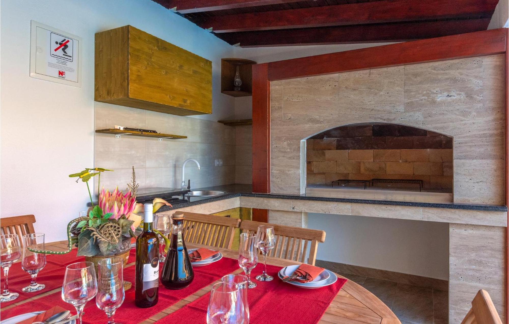 Nice Apartment In Plano With Kitchen 外观 照片