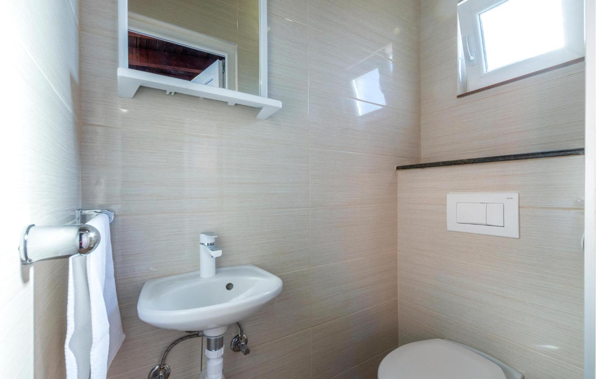 Nice Apartment In Plano With Kitchen 外观 照片