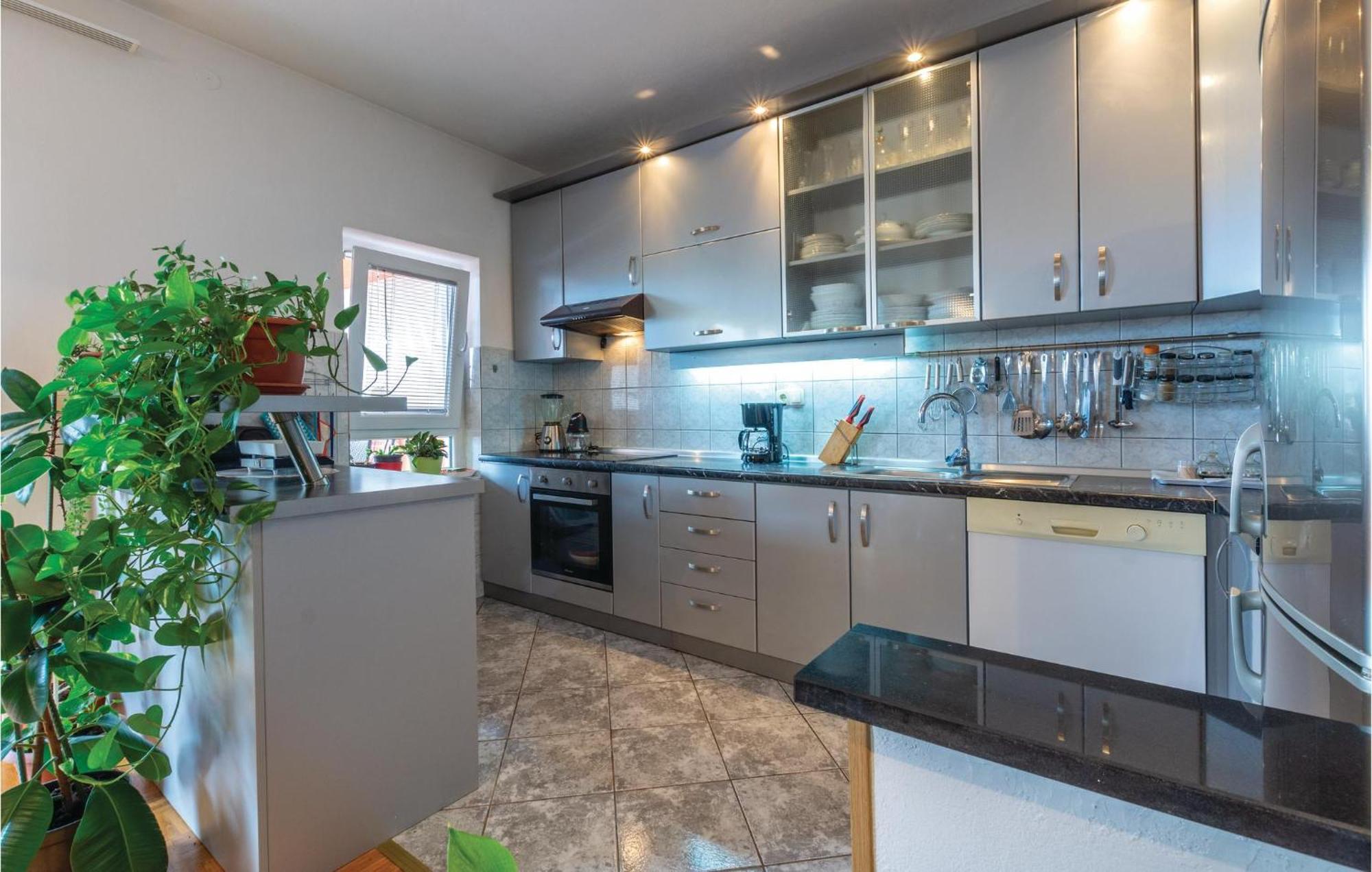 Nice Apartment In Plano With Kitchen 外观 照片